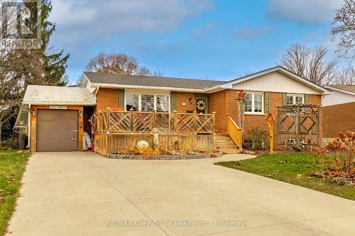 520 1ST. A STREET  Owen Sound, ON N4K 5Z5