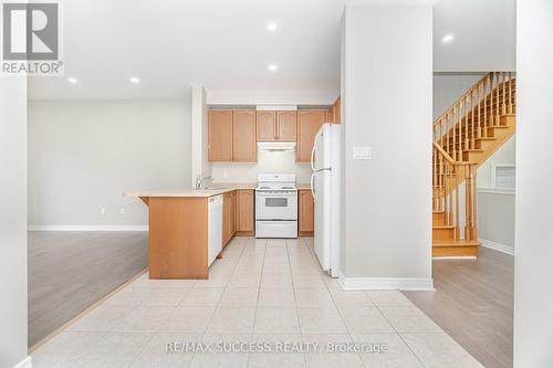 3056 Doyle Street, Mississauga, ON - Indoor Photo Showing Kitchen