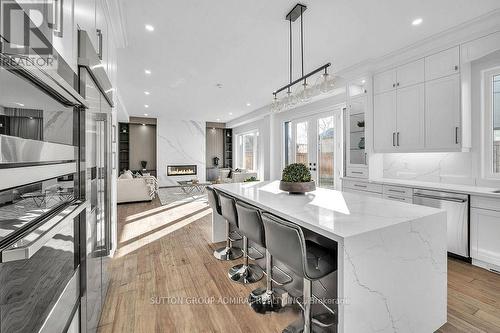 1377 Rometown Drive, Mississauga, ON - Indoor Photo Showing Kitchen With Upgraded Kitchen