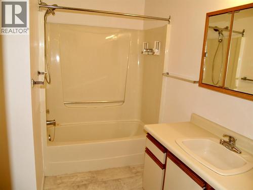 489 Highway 33 W Unit# 121, Kelowna, BC - Indoor Photo Showing Bathroom