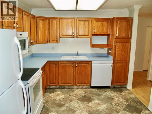 489 Highway 33 W Unit# 121, Kelowna, BC - Indoor Photo Showing Kitchen