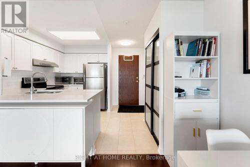 1611 - 2545 Erin Centre Boulevard, Mississauga (Central Erin Mills), ON - Indoor Photo Showing Kitchen With Double Sink