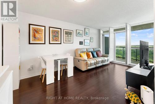 1611 - 2545 Erin Centre Boulevard, Mississauga (Central Erin Mills), ON - Indoor Photo Showing Living Room