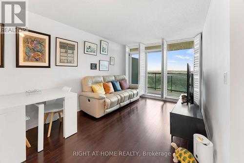 1611 - 2545 Erin Centre Boulevard, Mississauga (Central Erin Mills), ON - Indoor Photo Showing Living Room