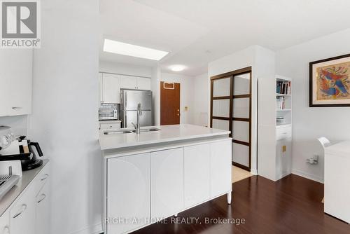 1611 - 2545 Erin Centre Boulevard, Mississauga (Central Erin Mills), ON - Indoor Photo Showing Kitchen With Double Sink