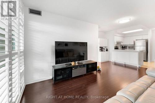 1611 - 2545 Erin Centre Boulevard, Mississauga (Central Erin Mills), ON - Indoor Photo Showing Living Room