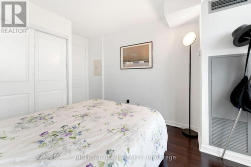 1611 - 2545 Erin Centre Boulevard, Mississauga (Central Erin Mills), ON - Indoor Photo Showing Bedroom