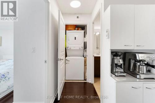 1611 - 2545 Erin Centre Boulevard, Mississauga (Central Erin Mills), ON - Indoor Photo Showing Laundry Room