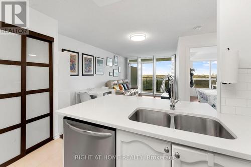 1611 - 2545 Erin Centre Boulevard, Mississauga (Central Erin Mills), ON - Indoor Photo Showing Kitchen With Double Sink