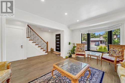 19 Glenabbey Drive, Clarington, ON - Indoor Photo Showing Living Room