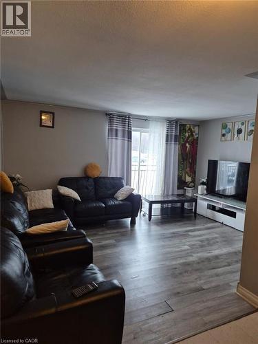 Living room featuring wood finished floors - 76 Brybeck Crescent Unit# 204, Kitchener, ON - Indoor Photo Showing Living Room