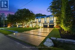 371 WILLIS DRIVE  Oakville, ON L6L 4T9