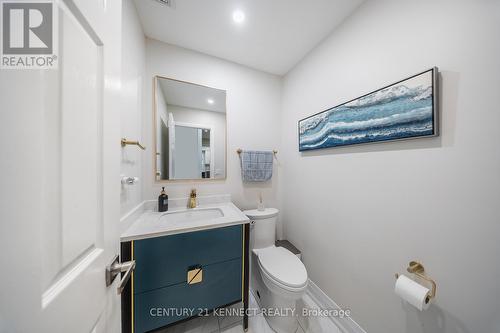 656 Kaiser Drive, Mississauga, ON - Indoor Photo Showing Bathroom