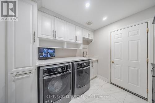 656 Kaiser Drive, Mississauga, ON - Indoor Photo Showing Laundry Room