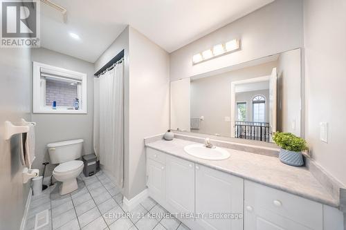 656 Kaiser Drive, Mississauga, ON - Indoor Photo Showing Bathroom