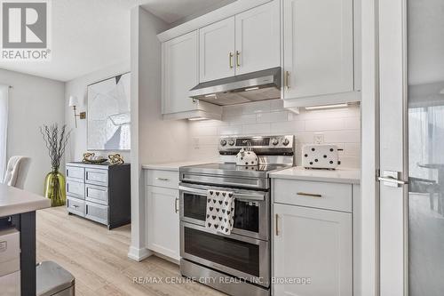 93 Benjamin Parkway, St. Thomas, ON - Indoor Photo Showing Kitchen With Upgraded Kitchen