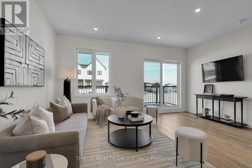 66 - 1595 Capri Crescent, London North (North S), ON - Indoor Photo Showing Living Room