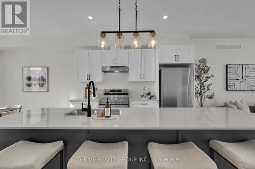 66 - 1595 Capri Crescent, London North (North S), ON - Indoor Photo Showing Kitchen With Upgraded Kitchen