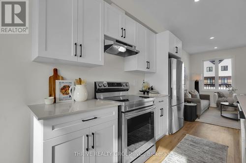 66 - 1595 Capri Crescent, London North (North S), ON - Indoor Photo Showing Kitchen With Upgraded Kitchen