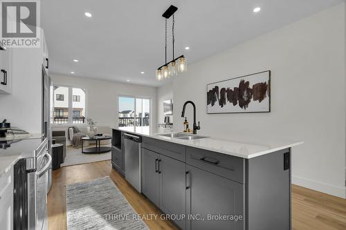 66 - 1595 Capri Crescent, London North (North S), ON - Indoor Photo Showing Kitchen With Double Sink