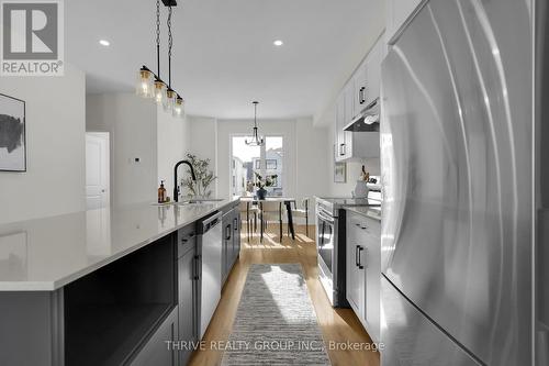 66 - 1595 Capri Crescent, London North (North S), ON - Indoor Photo Showing Kitchen With Upgraded Kitchen