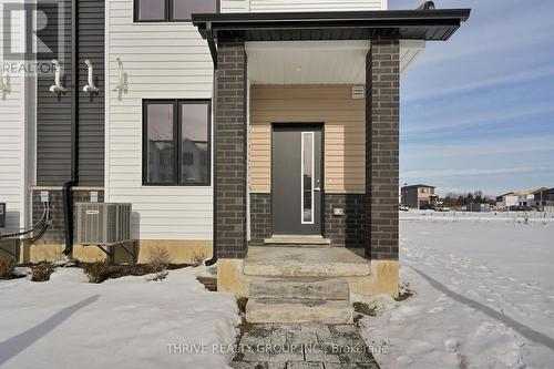 66 - 1595 Capri Crescent, London North (North S), ON - Outdoor