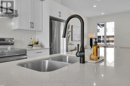 66 - 1595 Capri Crescent, London North (North S), ON - Indoor Photo Showing Kitchen With Double Sink