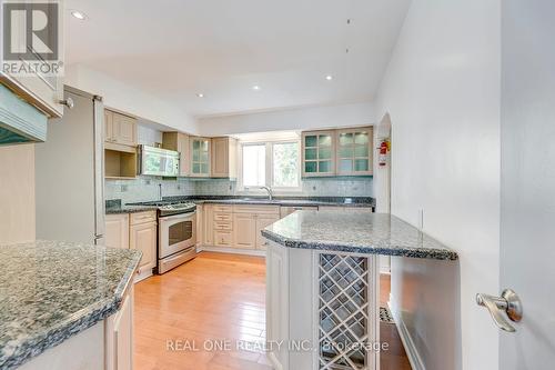 2181 Courtland Drive, Burlington, ON - Indoor Photo Showing Kitchen With Double Sink