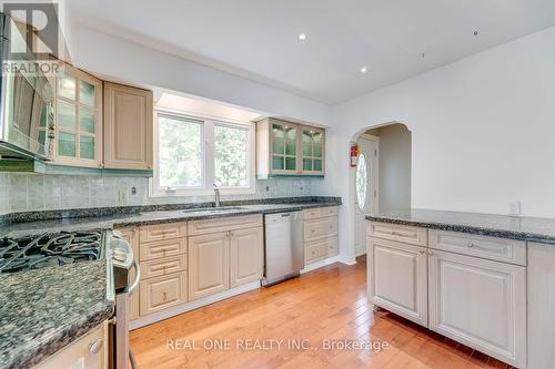 2181 Courtland Drive, Burlington, ON - Indoor Photo Showing Kitchen