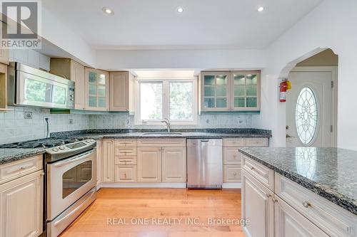 2181 Courtland Drive, Burlington, ON - Indoor Photo Showing Kitchen