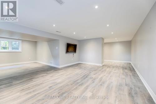 2181 Courtland Drive, Burlington, ON - Indoor Photo Showing Other Room