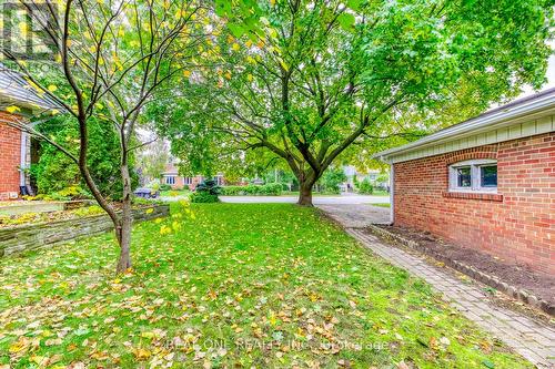 2181 Courtland Drive, Burlington, ON - Outdoor