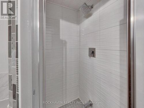 Updated shower - 62 - 2350 Grand Ravine Drive, Oakville, ON - Indoor Photo Showing Bathroom