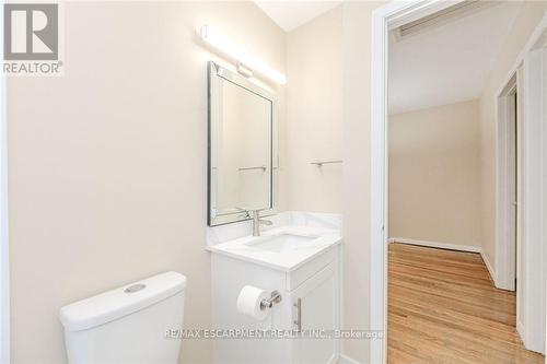 5479 Schueller Crescent, Burlington, ON - Indoor Photo Showing Bathroom