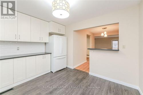 5479 Schueller Crescent, Burlington, ON - Indoor Photo Showing Kitchen