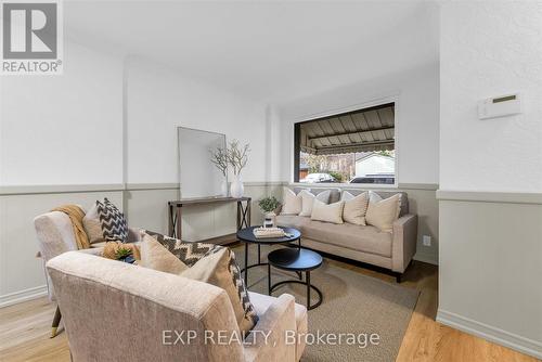 11 Ford Street, Hamilton, ON - Indoor Photo Showing Living Room