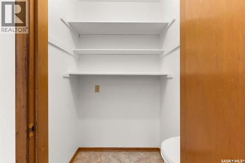 1020 9Th Avenue E, Regina, SK - Indoor With Storage