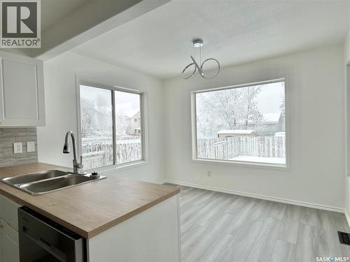 538 Carter Way, Saskatoon, SK - Indoor Photo Showing Kitchen With Double Sink