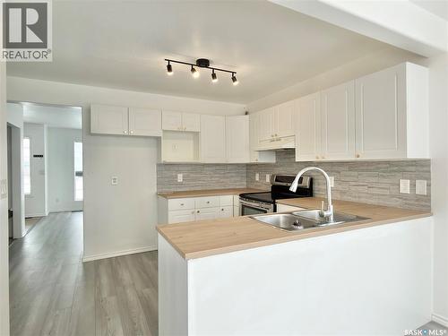 538 Carter Way, Saskatoon, SK - Indoor Photo Showing Kitchen With Double Sink