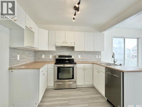 538 Carter Way, Saskatoon, SK - Indoor Photo Showing Kitchen