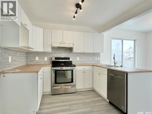 538 Carter Way, Saskatoon, SK - Indoor Photo Showing Kitchen With Double Sink