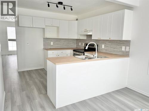 538 Carter Way, Saskatoon, SK - Indoor Photo Showing Kitchen With Double Sink