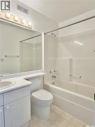 538 Carter Way, Saskatoon, SK - Indoor Photo Showing Bathroom