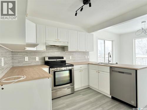538 Carter Way, Saskatoon, SK - Indoor Photo Showing Kitchen