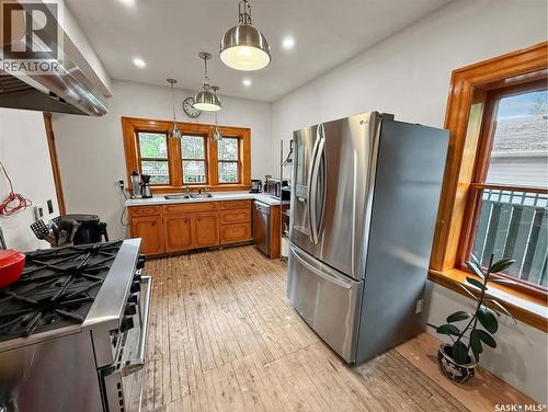 735 Sidney Street E, Swift Current, SK - Indoor Photo Showing Kitchen With Double Sink
