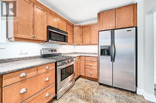 17 Eastwood Avenue N, Oshawa (Samac), ON - Indoor Photo Showing Kitchen