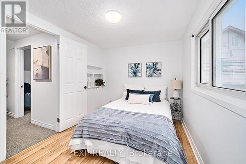 17 Eastwood Avenue N, Oshawa (Samac), ON - Indoor Photo Showing Bedroom