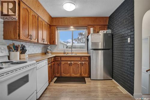 1814 Richardson Road, Saskatoon, SK - Indoor Photo Showing Kitchen