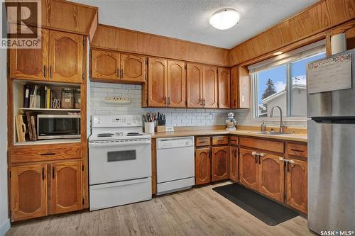1814 Richardson Road, Saskatoon, SK - Indoor Photo Showing Kitchen With Double Sink