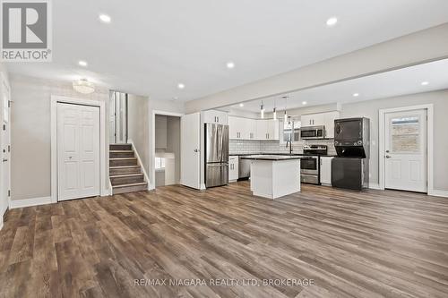 26 Colonial Street, Welland (N. Welland), ON - Indoor Photo Showing Kitchen